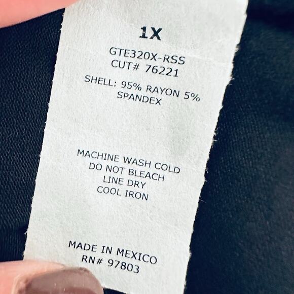 Green Envelope Womens Black Drapey Lace Mix Top Rayon Spandex Size 1X Minimalist - Picture 6 of 7